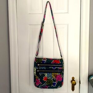 Vera Bradley Falling Flowers Crossbody Adjustable Strap charging pocket